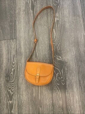 Classic Leather Crossbody Saddle Bag in Tan